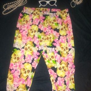XL No Boundaries Skull Cropped Leggings